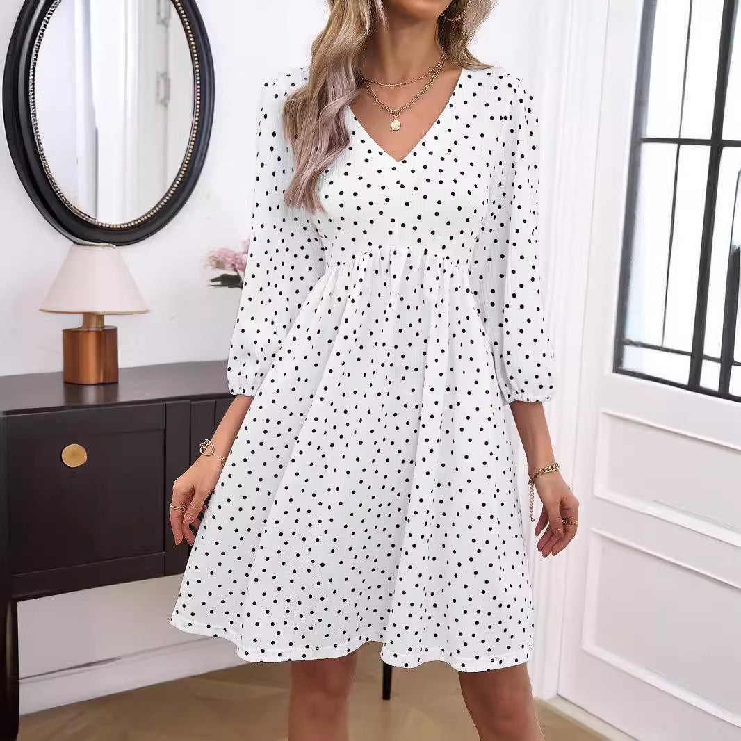 Dame afslappet kjole med V-udskæring og elegante pufærmer Stilla