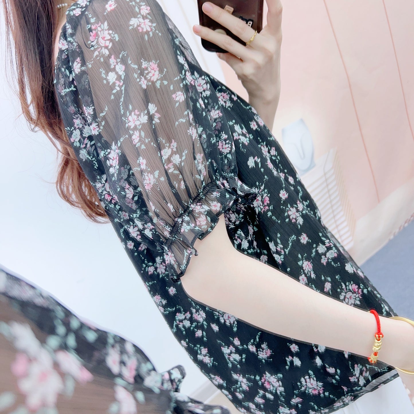 Dame elegant bluse med transparent pufærme og blomsterprint Stilla