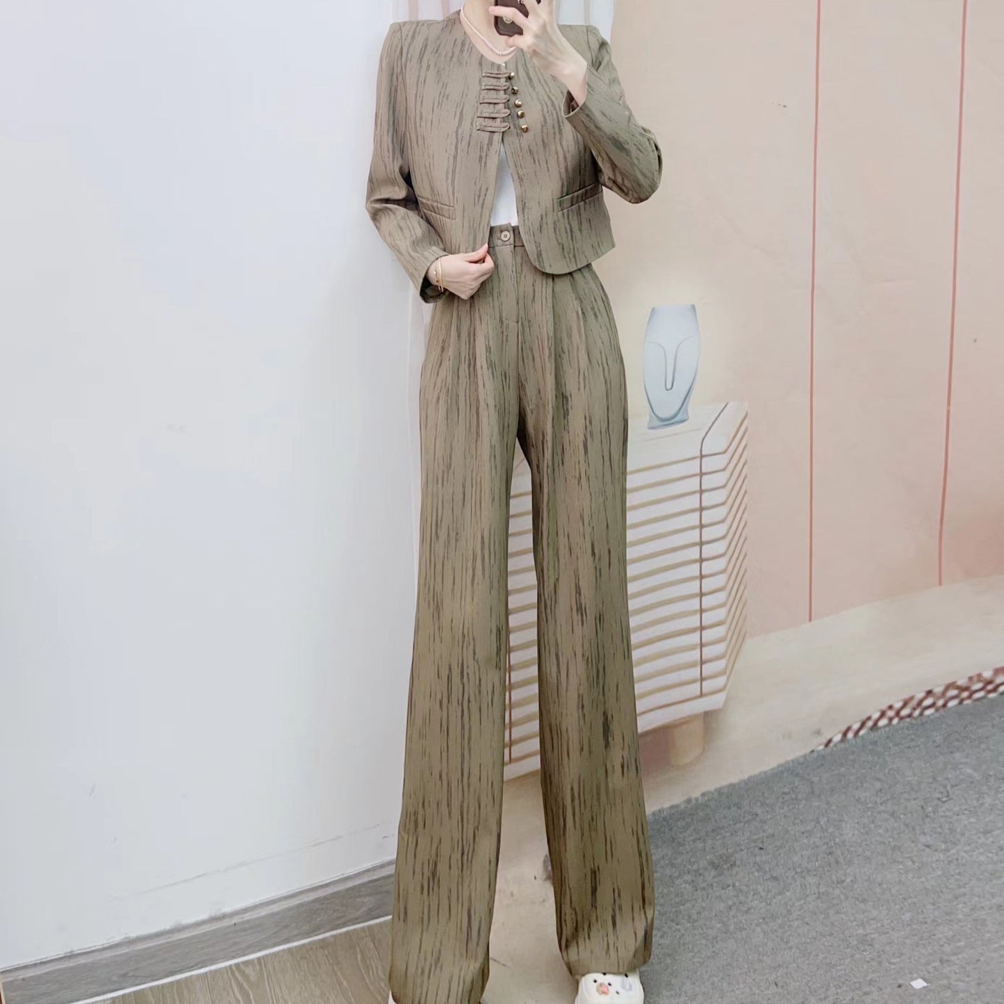 Dame Elegant Blazer-Bukser-Kombination med struktureret design og moderne knapdetaljer Stilla