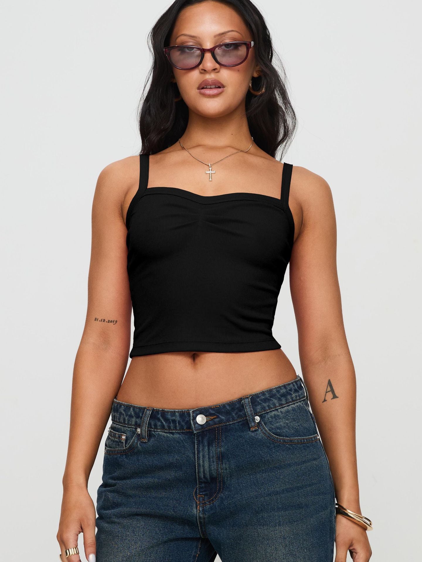 Dame Crop-top med smalle stropper og let flæset design Stilla