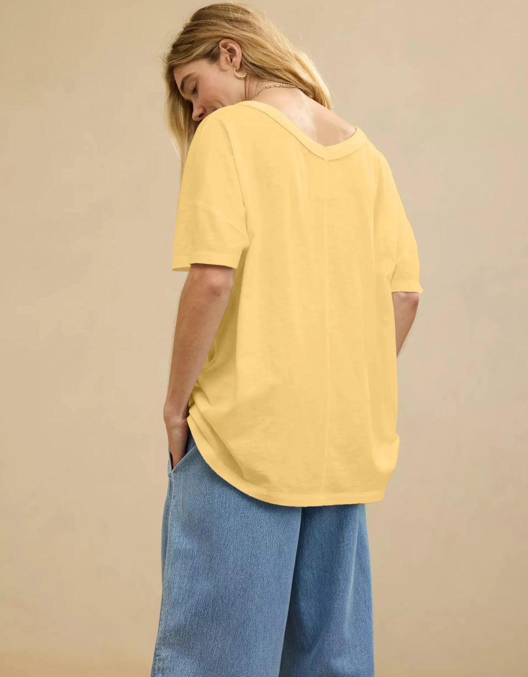 Dame afslappet oversized T-shirt med dyb V-hals Stilla