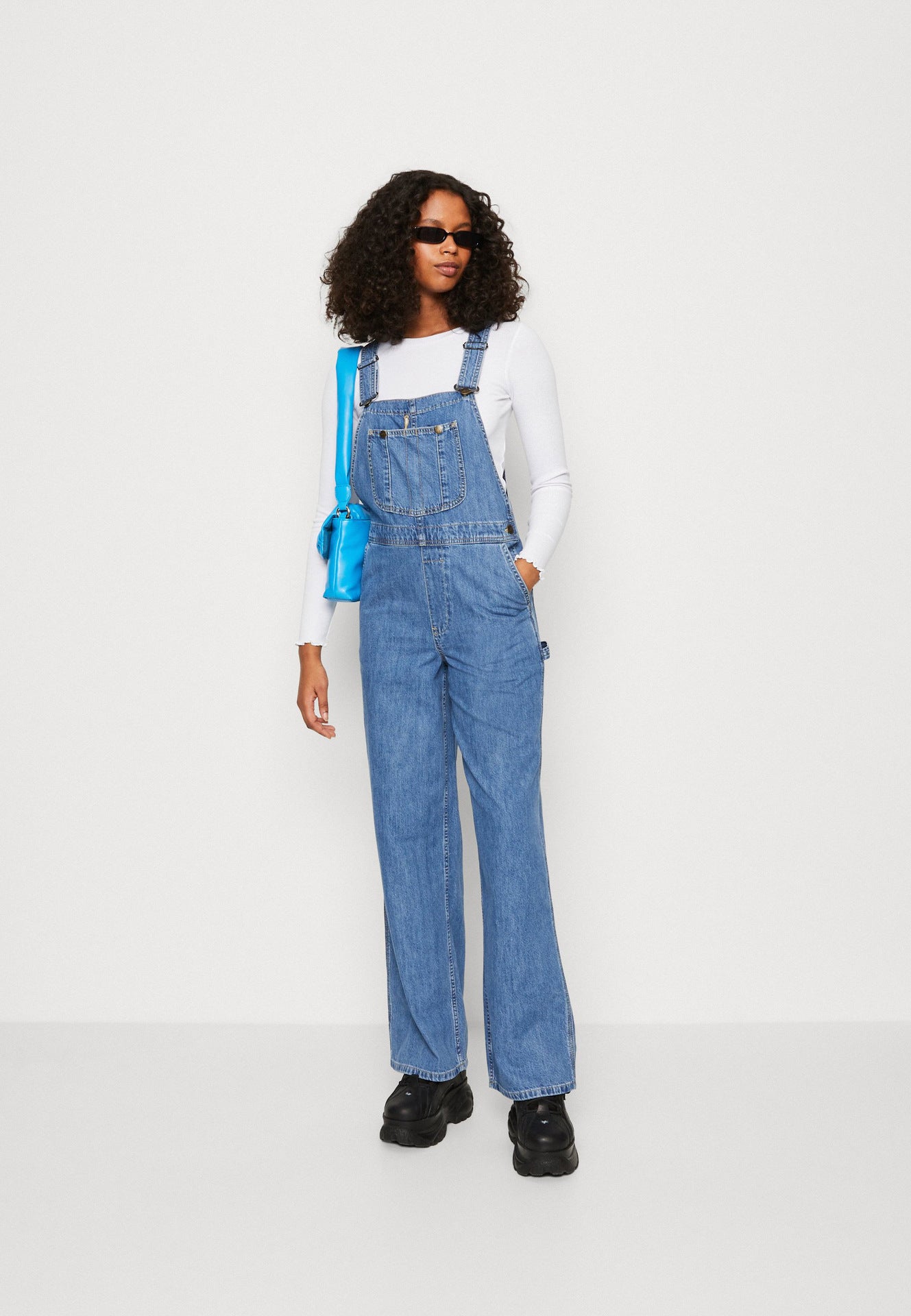 Dame afslappet denim overalls med funktionelle lommer og bredt ben Stilla