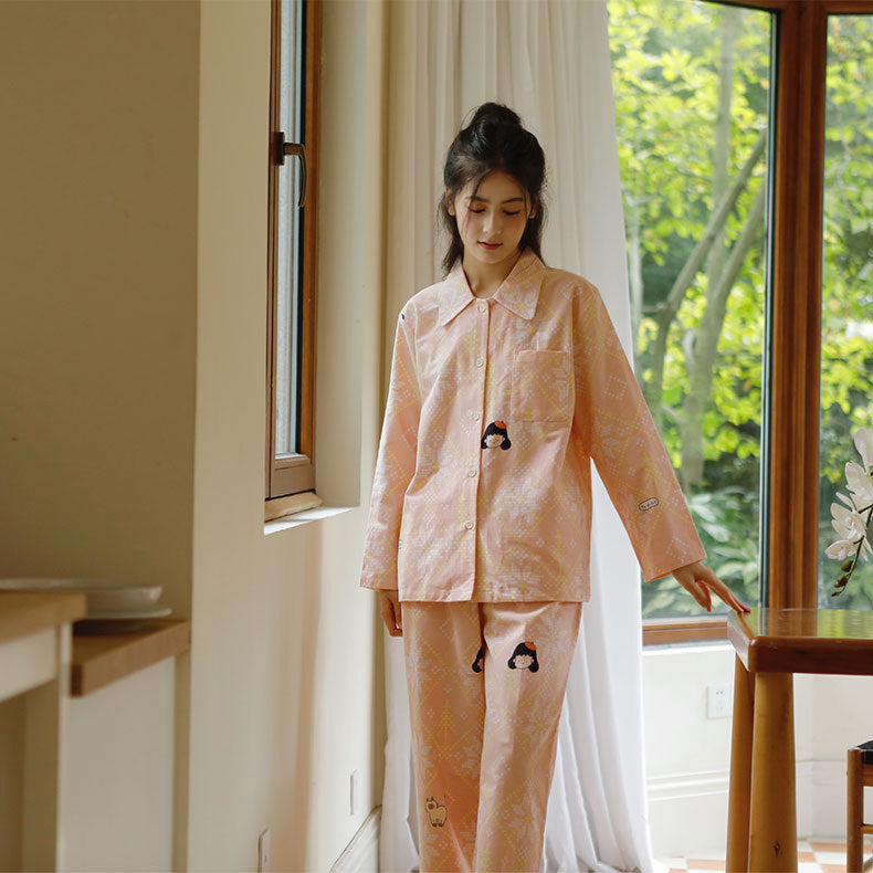 Dame afslappende pyjamassæt med kreativt dyremotiv og komfortable detaljer Stilla