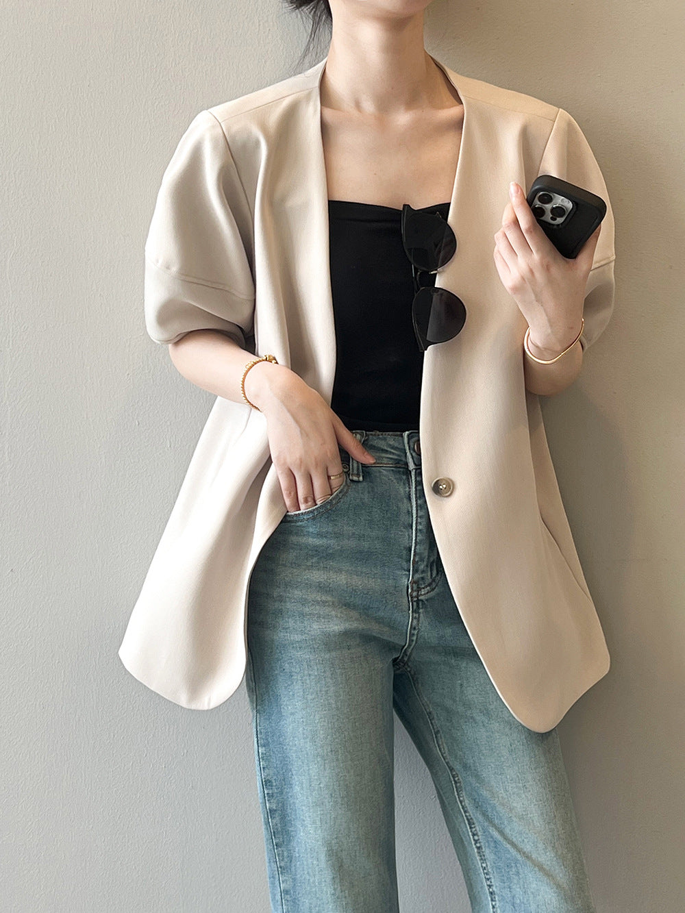 Dame afslappet kort jakke med elegant snit og praktiske detaljer Stilla