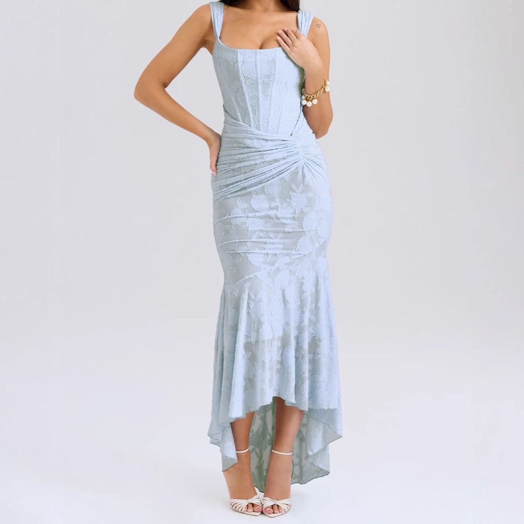 Dame Elegant blondekjole med asymmetrisk kant og rynkede detaljer Stilla