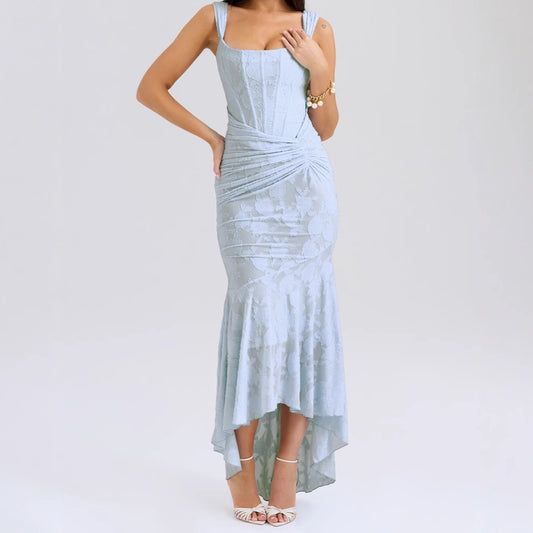 Dame Elegant blondekjole med asymmetrisk kant og rynkede detaljer Stilla