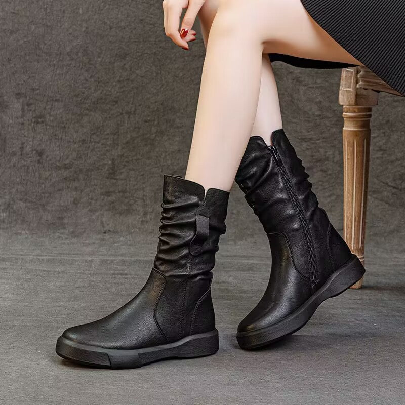 Dame afslappede støvletter med sidelukning og moderne plisseret design Stilla