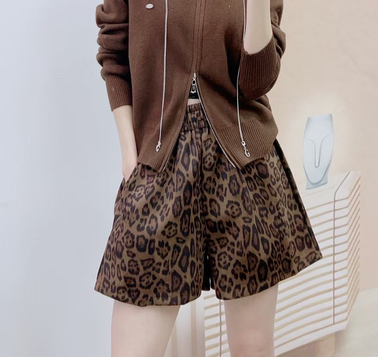 Dame dyremønster shorts med elastisk bund og afslappet pasform Stilla