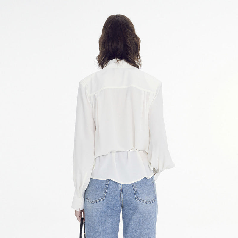 Dame elegant bluse med sidelæns bindebånd og raffineret knapliste Stilla