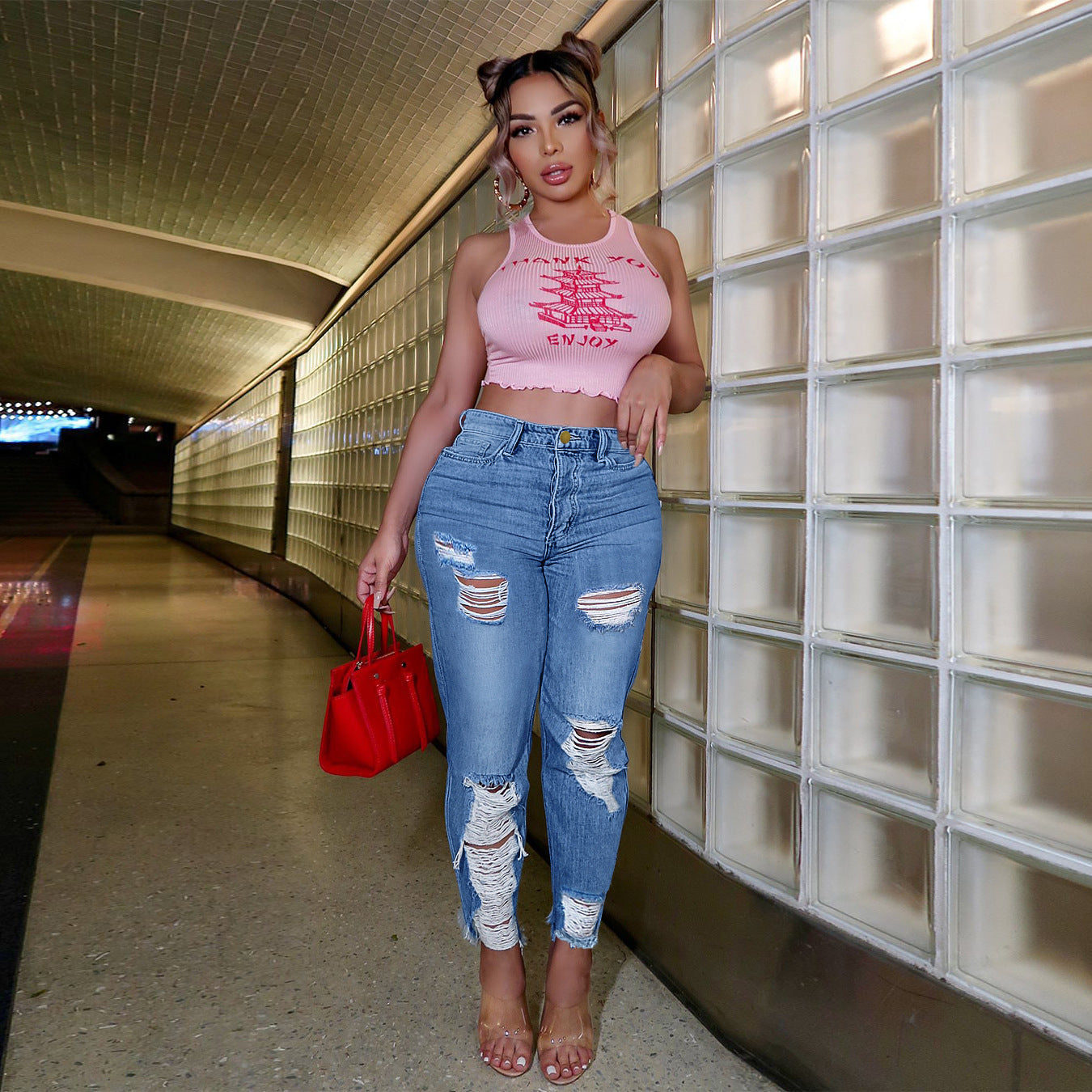 Dame Destroyed Jeans i moderne vintage-look med frynsede elementer og høje revnedetaljer Stilla