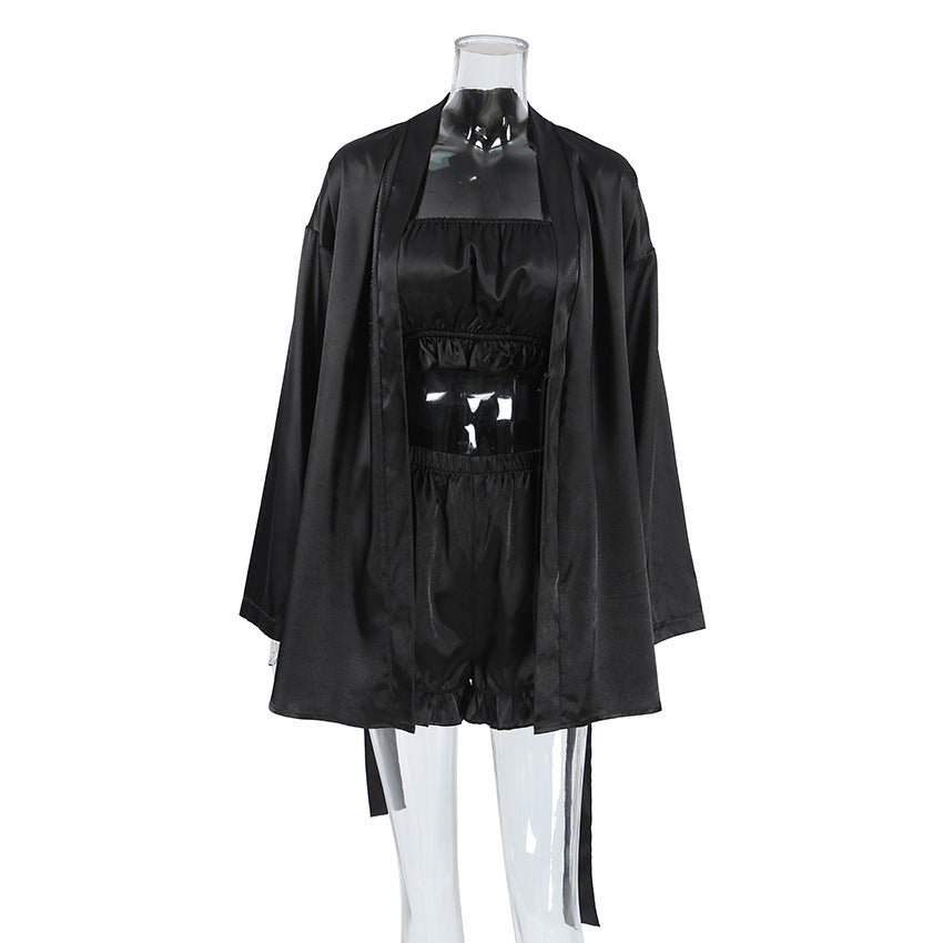 Dame Crop-Top og Shorts Ensemble med Flæse Detaljer Stilla