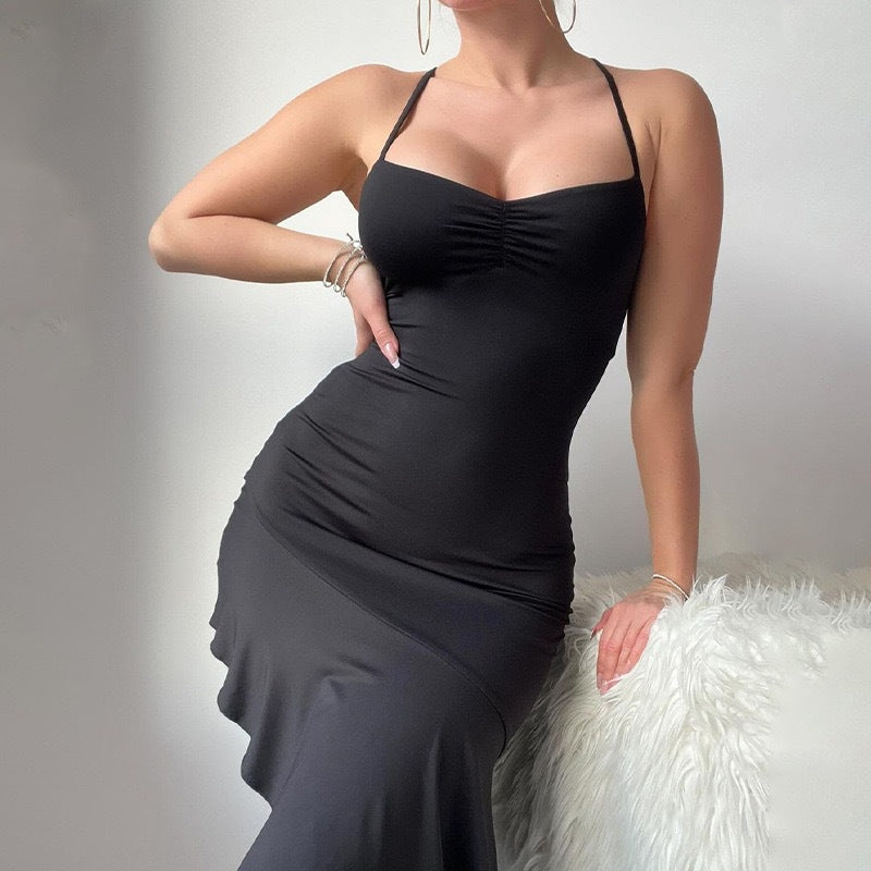 Dame elegant aftenkjole med asymmetrisk kant og sexet splitt Stilla