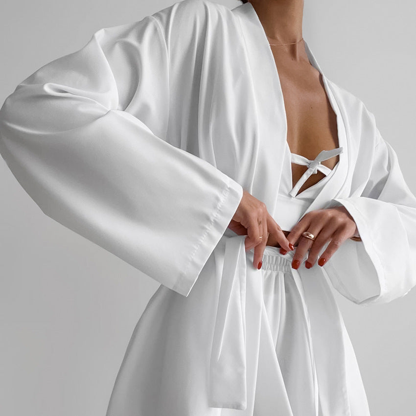 Dame afslappet og elegant sæt bestående af løstsiddende top og shorts Stilla