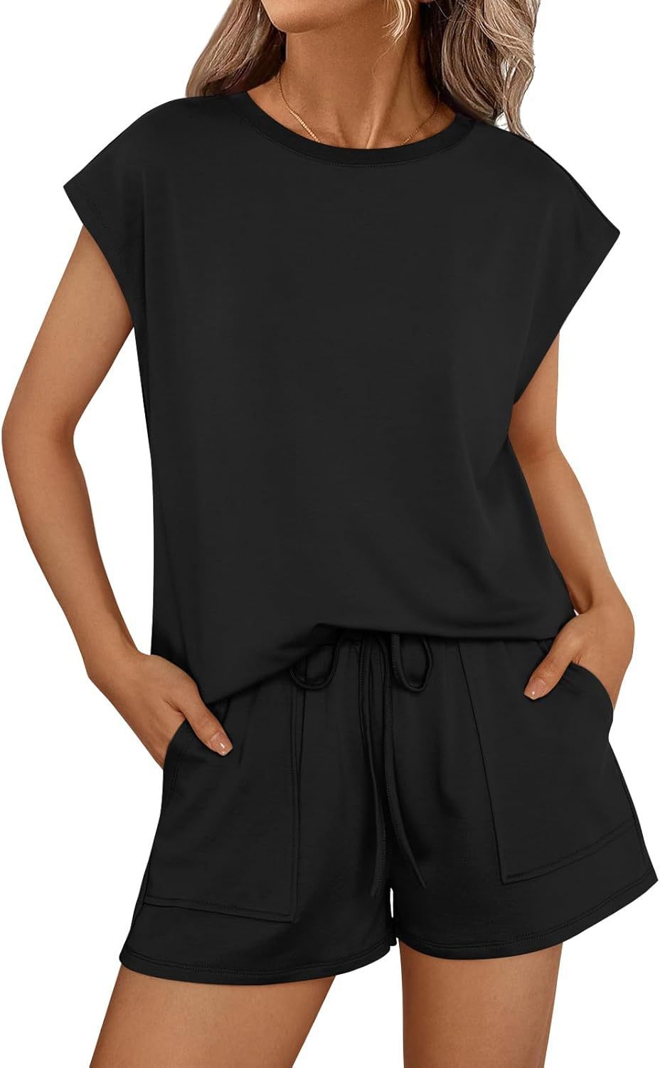 Dame afslappet sommer-sæt bestående af top og shorts med snøre Stiila