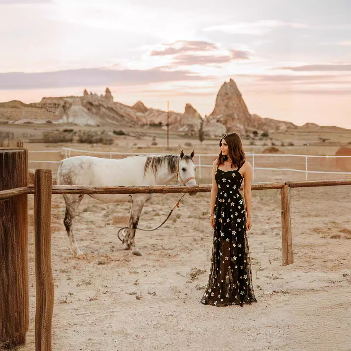 Dame Elegant Aftenkjole lavet af gennemsigtigt stof med stjernedetaljer Stilla