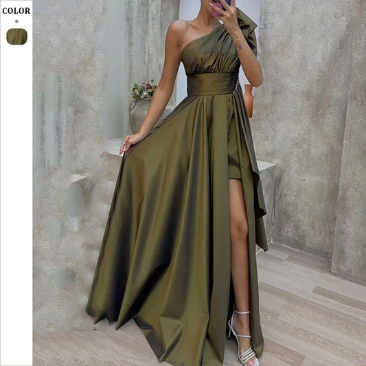 Dame Elegant aftenkjole med asymmetrisk snit og flydende skørt Stilla