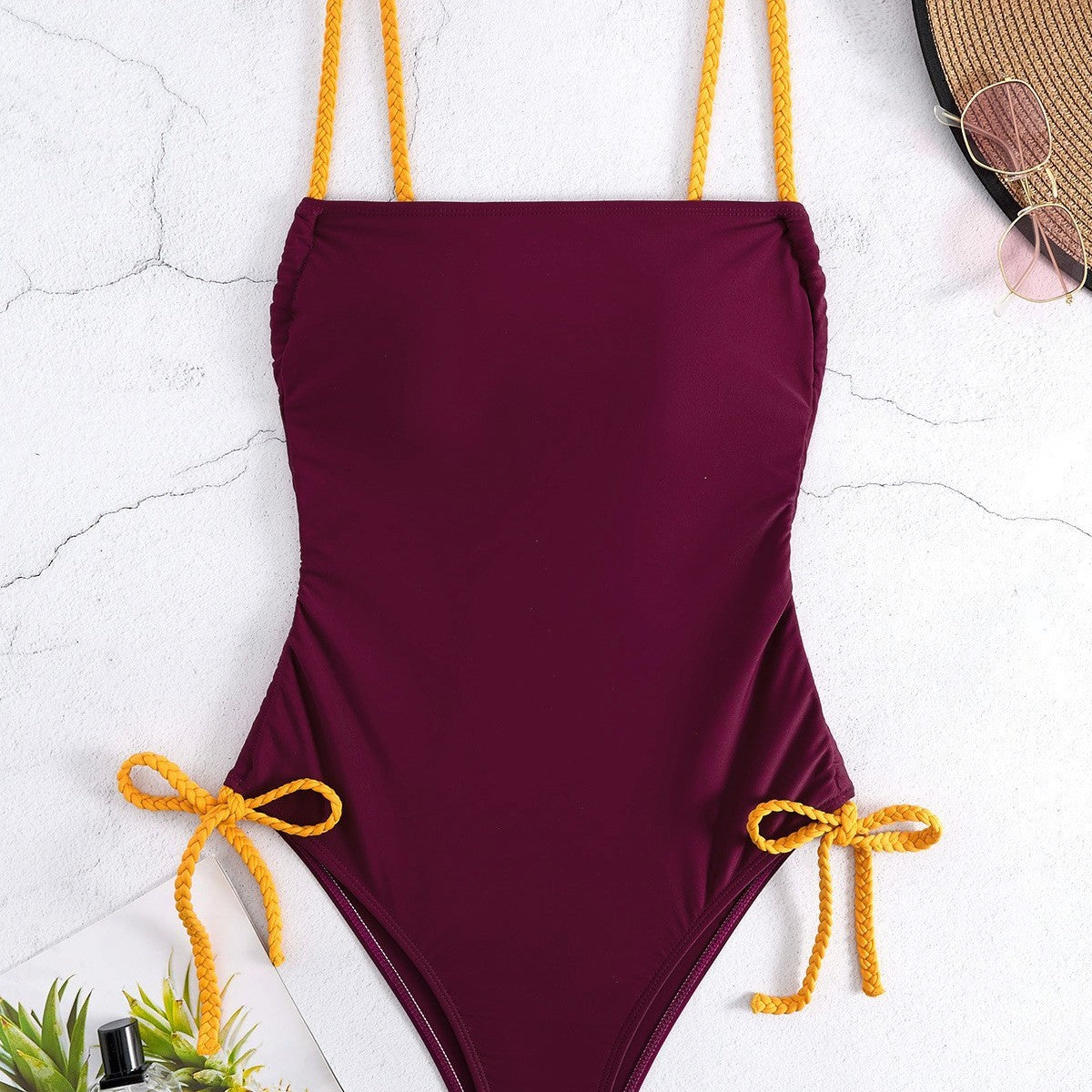 Dame Elegant badebdragt med justerbare stropper og sidelæggede flæse detaljer Stilla