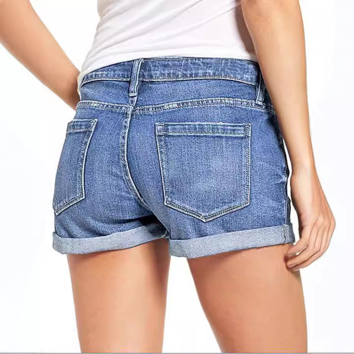 Dame Destroyed Denim-Shorts med omfoldet kant og trendy dekorationer Stilla