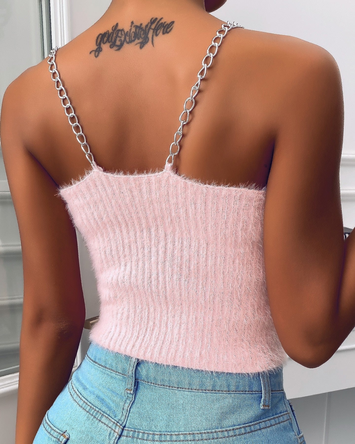 Dame Crop-Top med trendy kæde-stropper og broderet sommerfugl Stilla