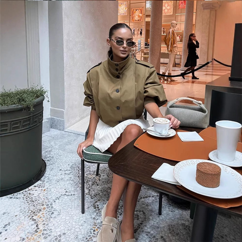 Dame cropped trenchcoat med elegante knapdetaljer Stilla