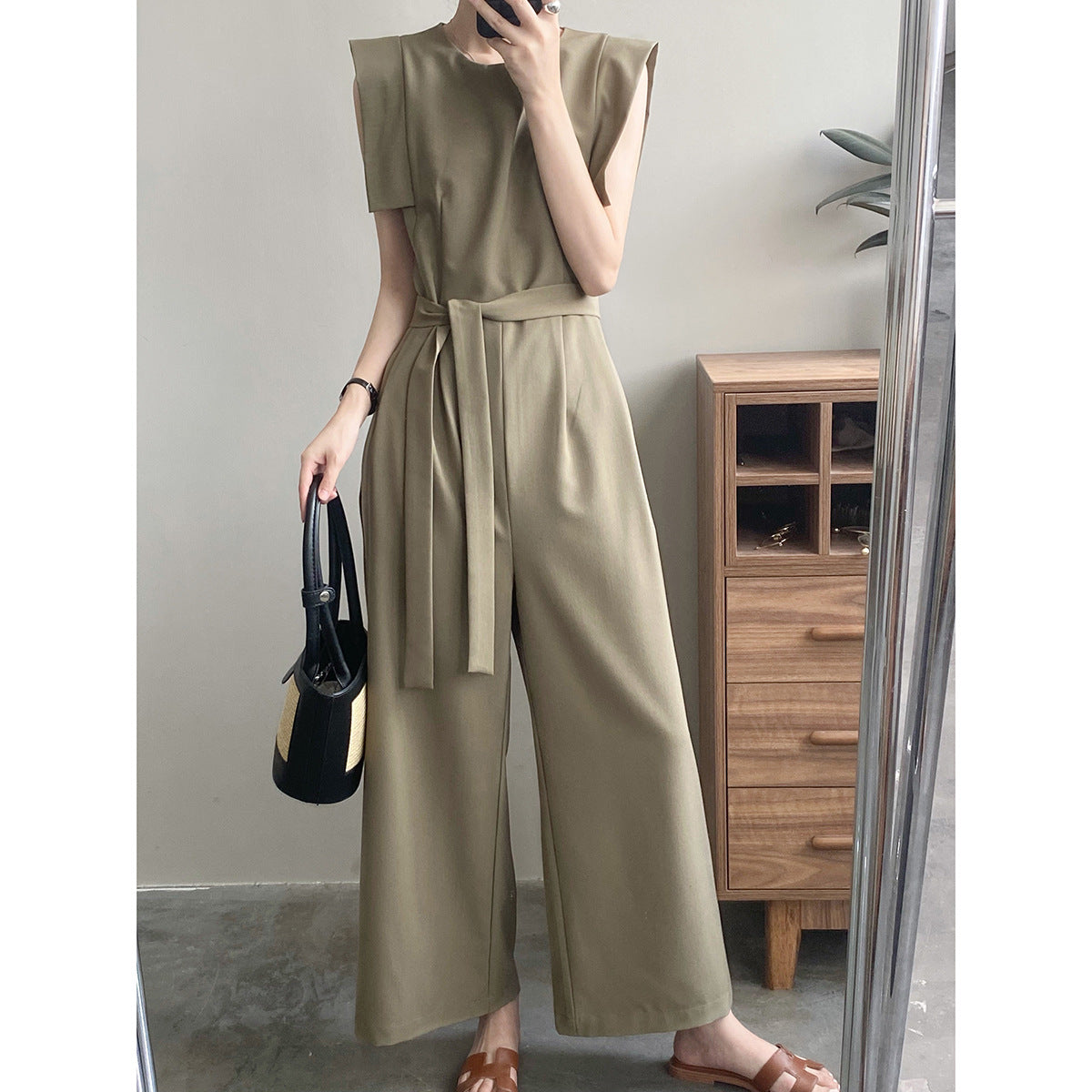 Dame jumpsuit med strukturerede skuldre og sidelommer Stilla