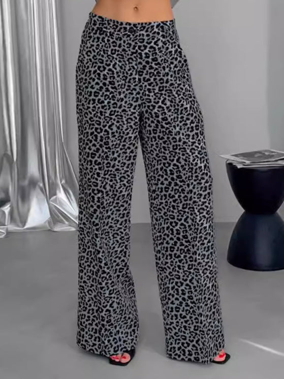 Dame jumpsuit i trendy leopard-design med brede ben og praktisk snit Stilla