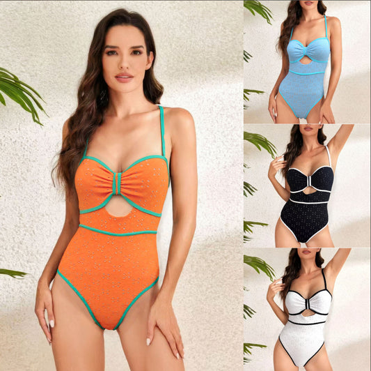 Dame Elegant Cut-Out Ensfarvet Badedragt med raffinerede detaljer Stilla
