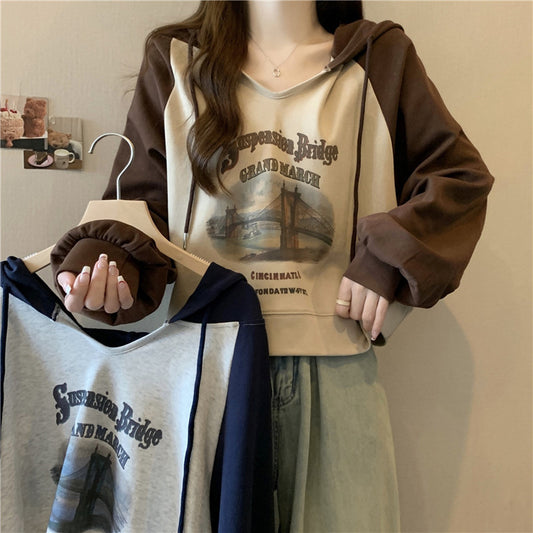 Dame Cropped Graphic Hoodie med Vintage Kunstværk Stilla