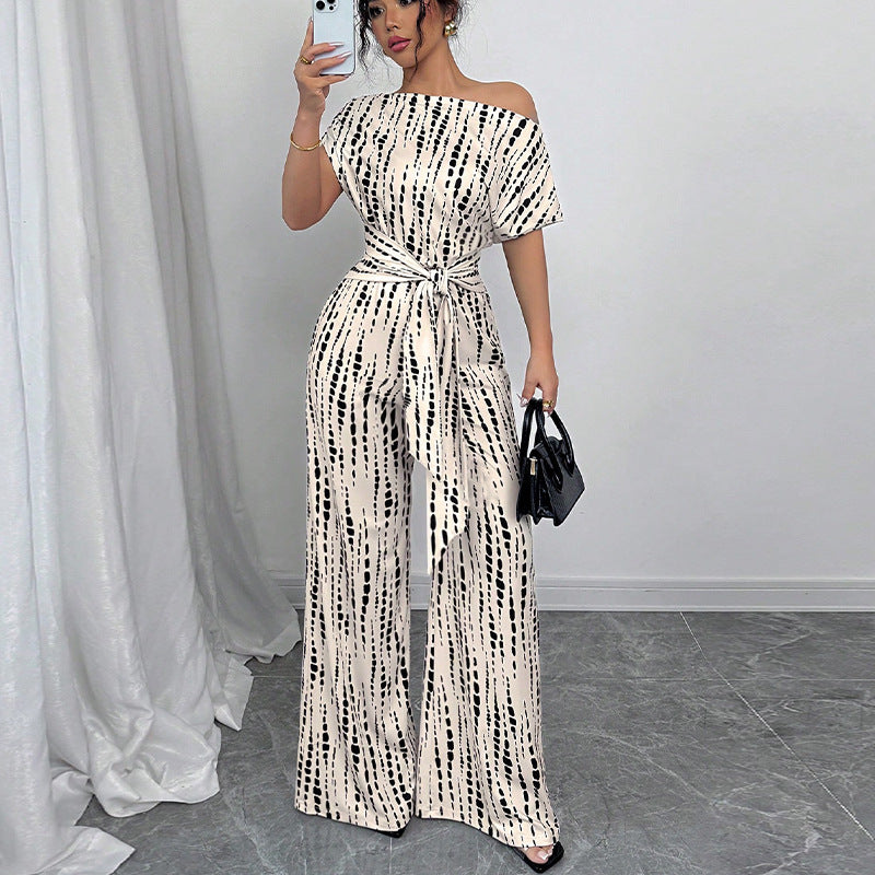 Dame elegant og luftig jumpsuit med asymmetrisk snit og bindebælte Stilla
