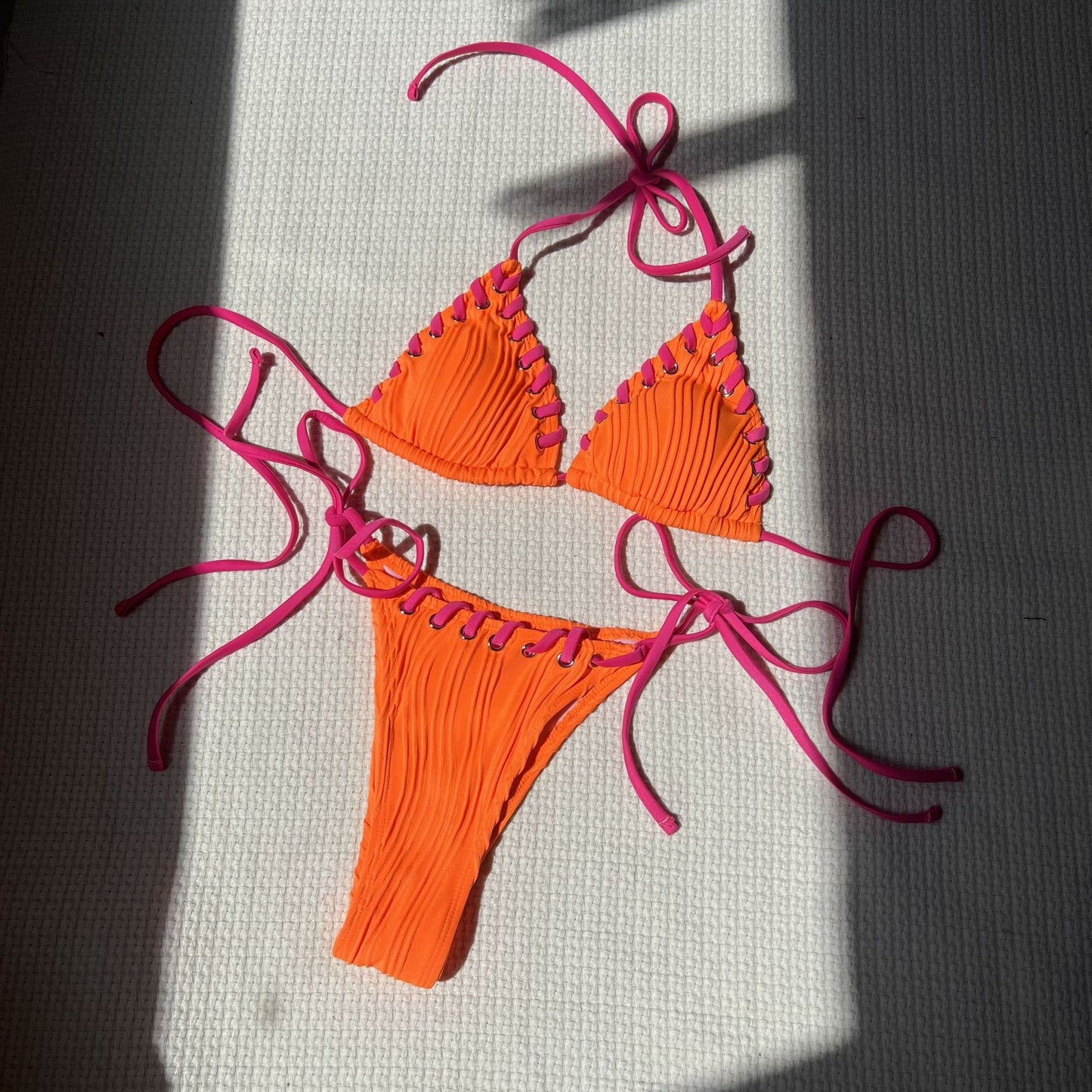 Dame Bikini-sæt med raffinerede ribdetaljer og innovative snøringer Stilla
