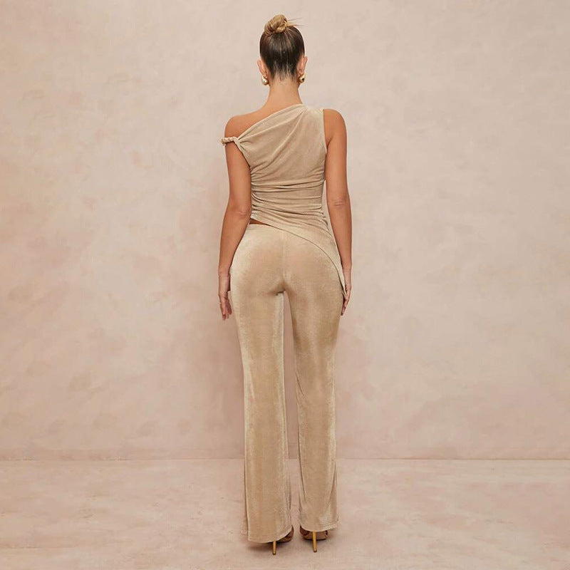 Dame slank skåret jumpsuit med asymmetrisk design og justerbar skulderdetalje Stilla