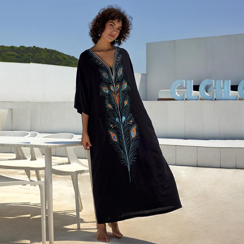 Dame elegant kaftan kjole med kunstnerisk påfuglemotiv Stilla