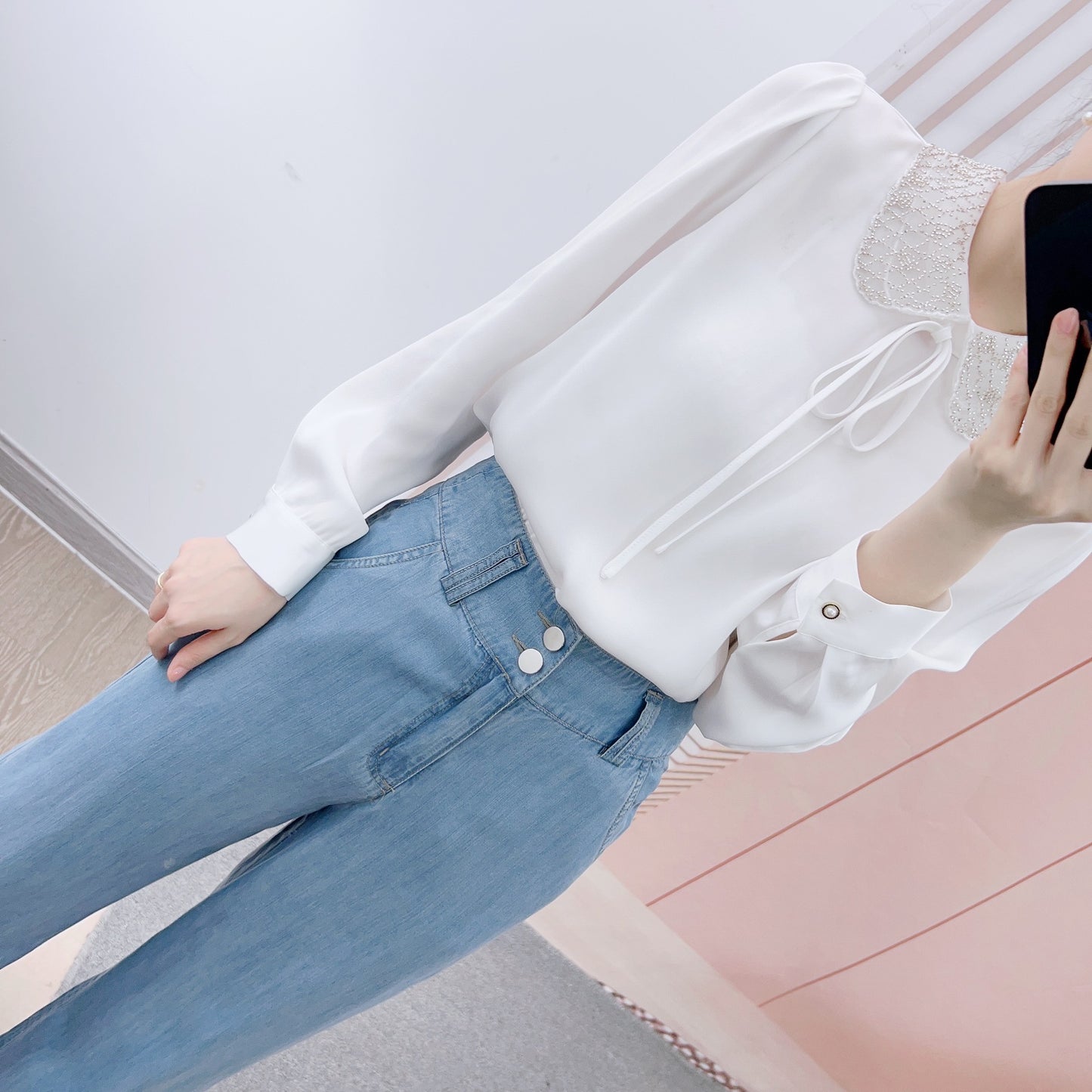 Dame Elegant Bluse med dekorativ krave og fine flæse detaljer Stilla