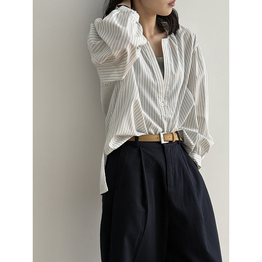 Dame afslappet bluse med ståkrave og elegant knappemulighed Stilla