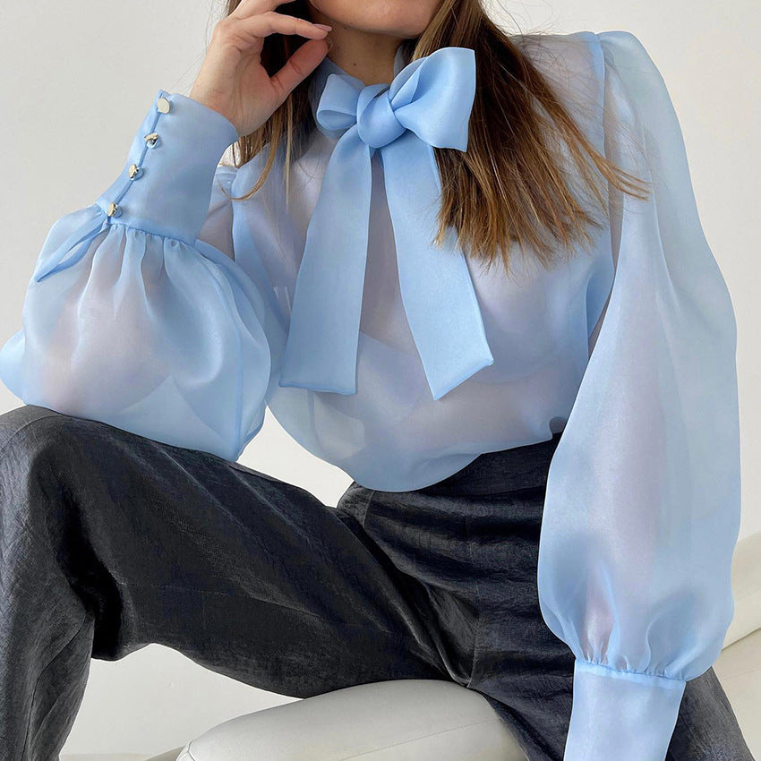 Dame transparent bluse med elegant bue dekoration og voluminøse ærmer Stilla