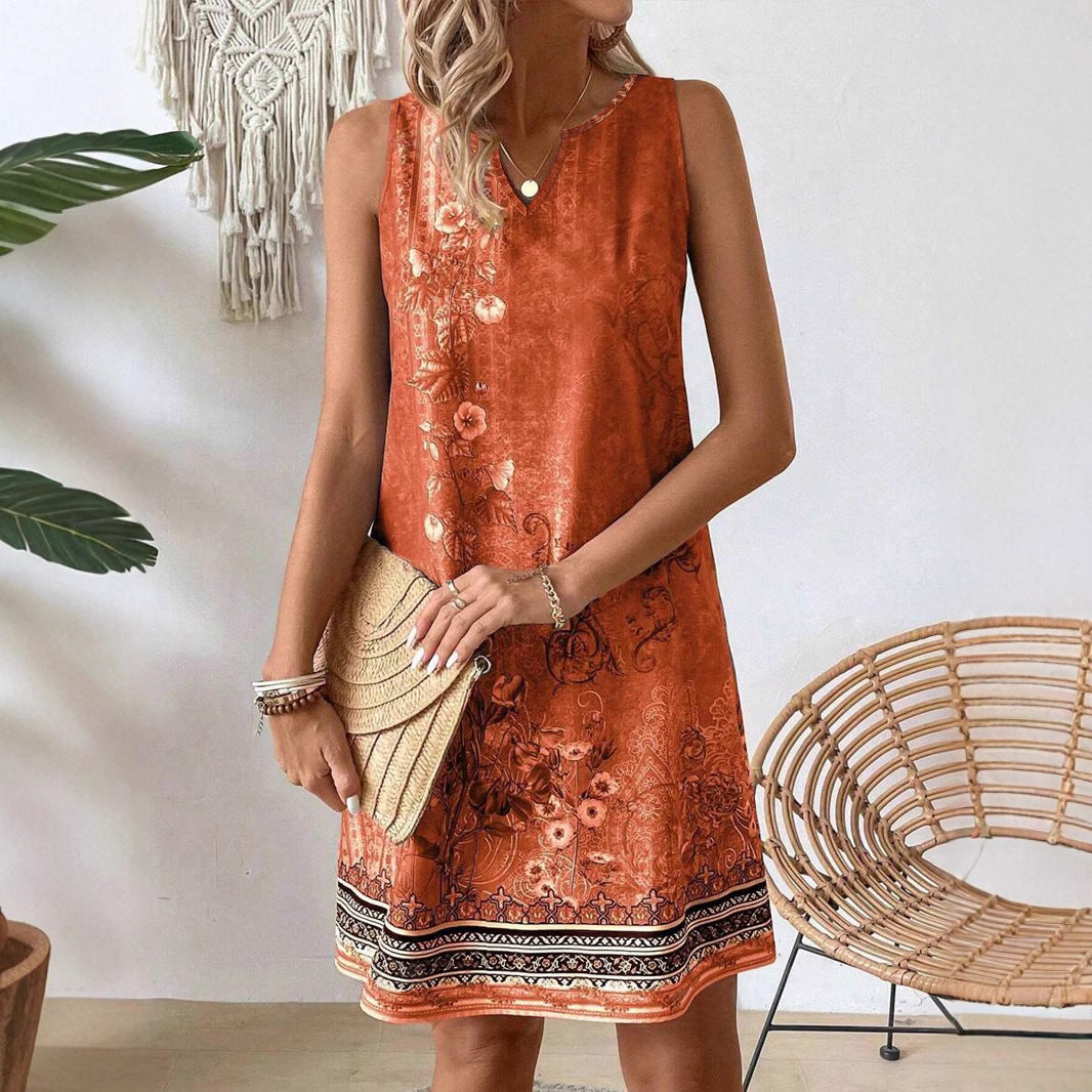 Dame afslappet sommerkjole med blomsterprint og elegant bund Stilla