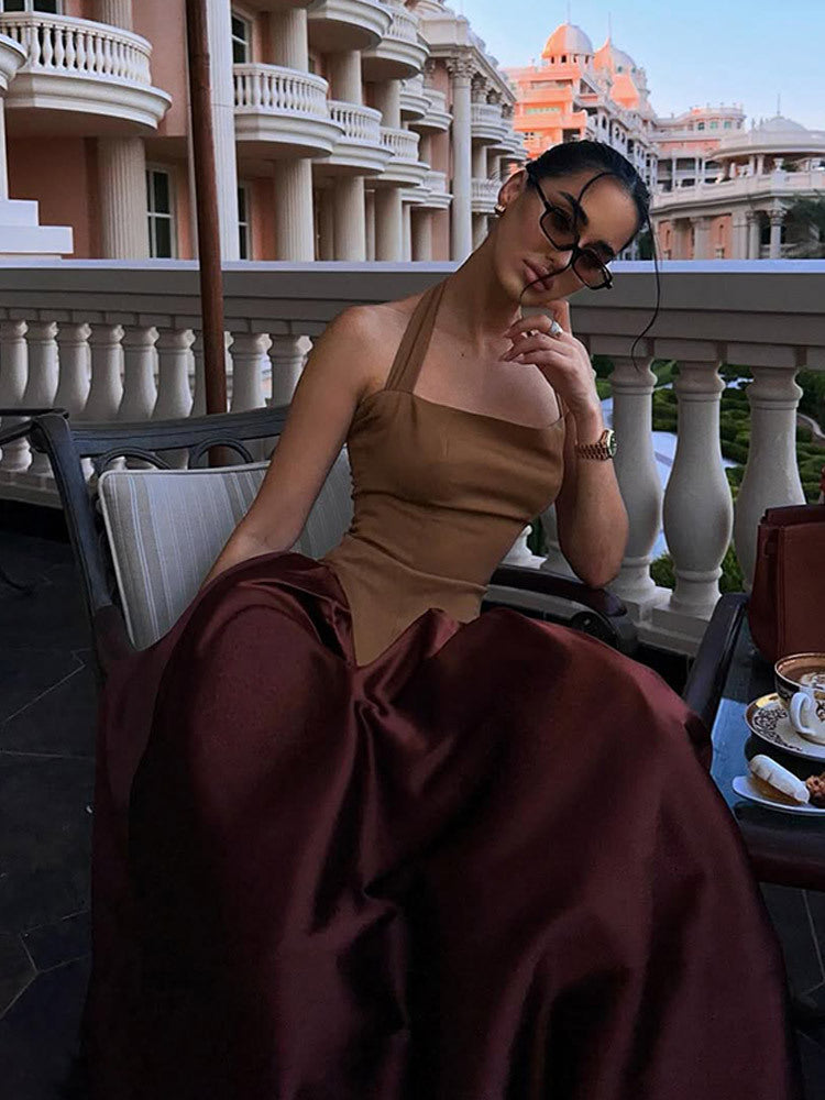 Dame Elegant aftenkjole med smart stropdesign og flydende skørt Stilla