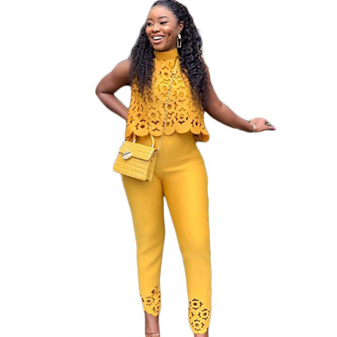 Dame jumpsuit med moderne cut-out-design og elegant ståkrave Stilla