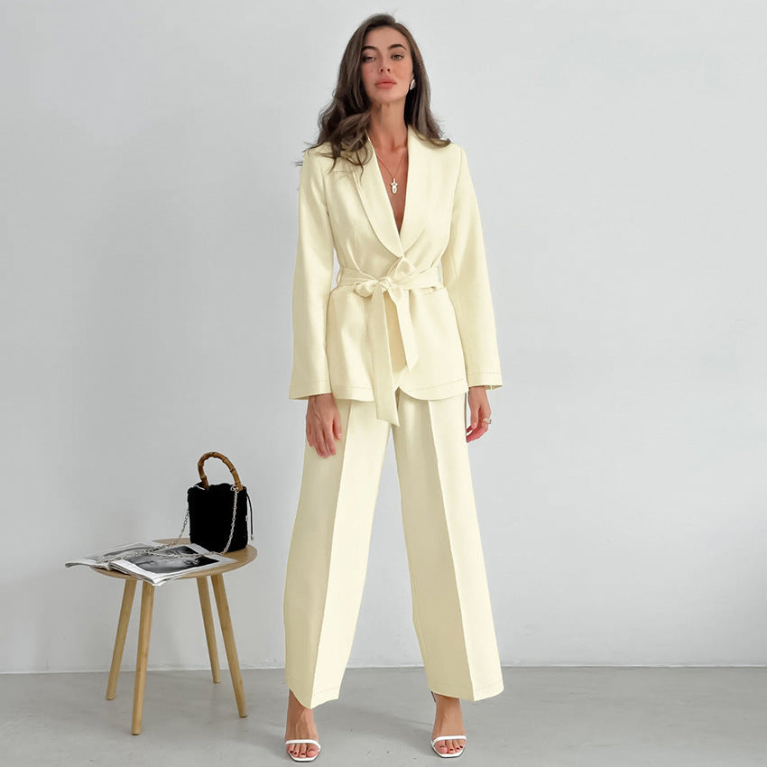 Dame elegant blazer- og bukseensemble med tætsiddende snit og bredt ben Stilla