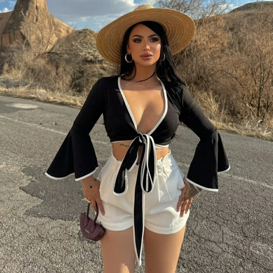 Dame Cropped Bluse med bindebånd og moderne klokkeærmer Stilla