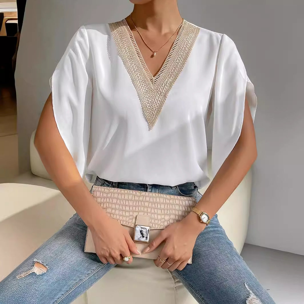 Dame elegant bluse med flæse-detalje og V-udskæring Stilla