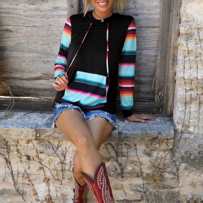 Dame afslappet hættetrøje i moderne stribemønster Stilla