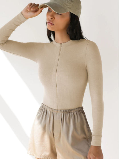 Dame bodysuit med dyb V-hals og langærmet Stilla