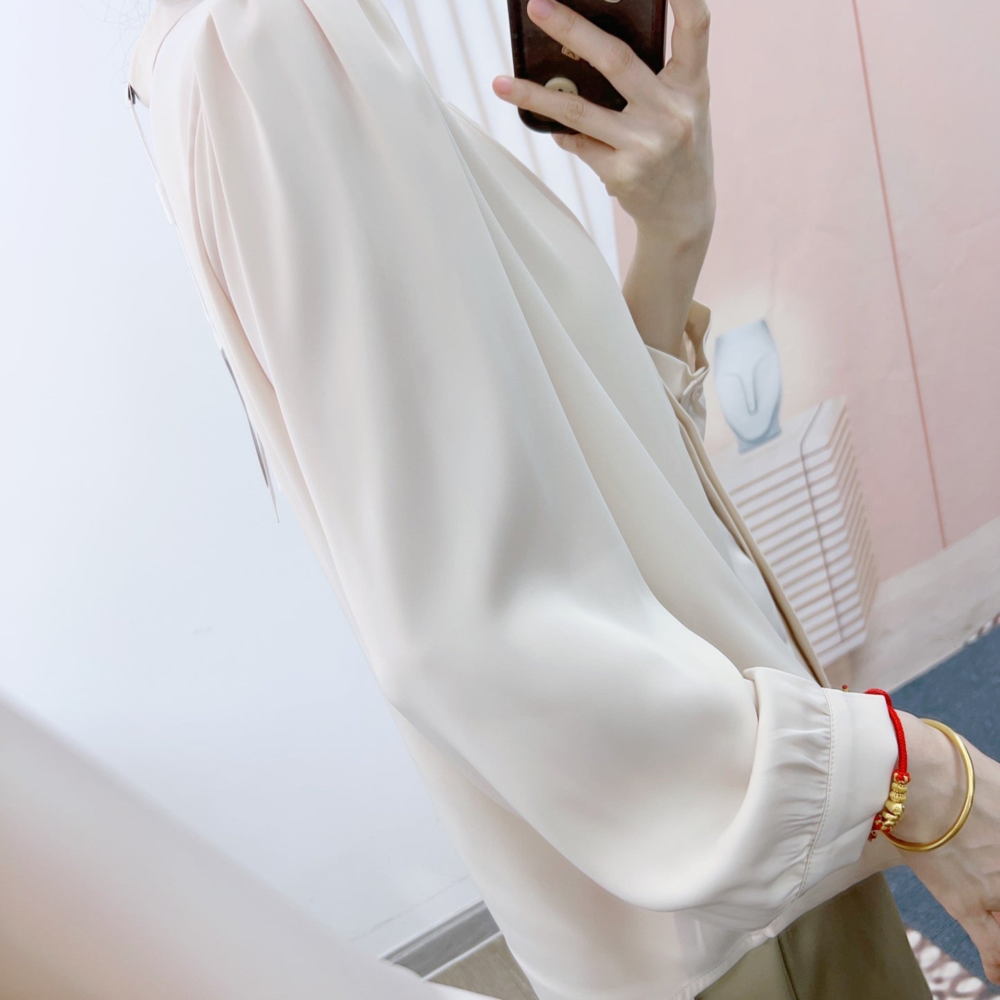 Dame elegant bluse med kunstnerisk broderidesign og indsnøring Stilla