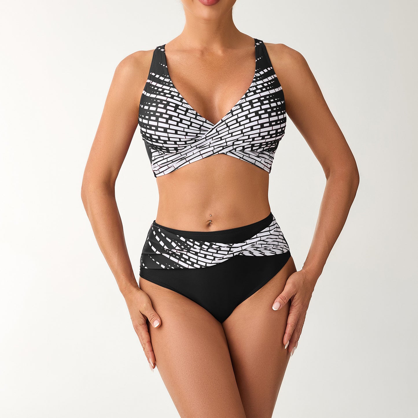 Dame bikini-sæt med moderigtigt indpakningsdesign og høj talje Stilla
