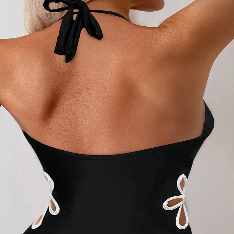 Dame Einteiler Badedragt med elegant V-hals og blomsterudskæringer Stilla