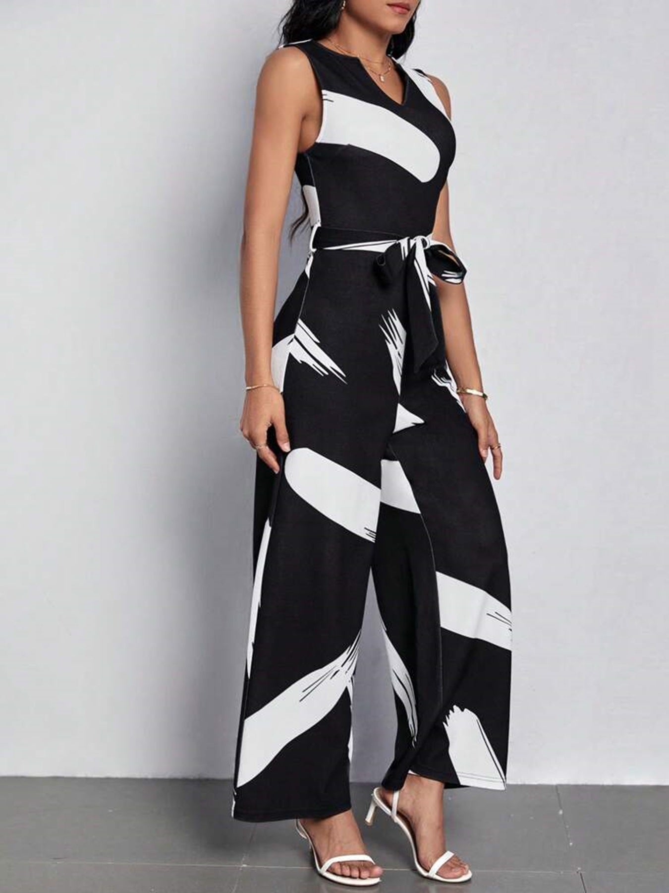 Dame elegant Jumpsuit med bredt ben og moderigtigt bælte Stilla