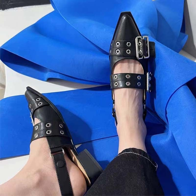 Dame spids tå slingback hæle sandaler med dekorative spænde- og nitte accenter Stilla