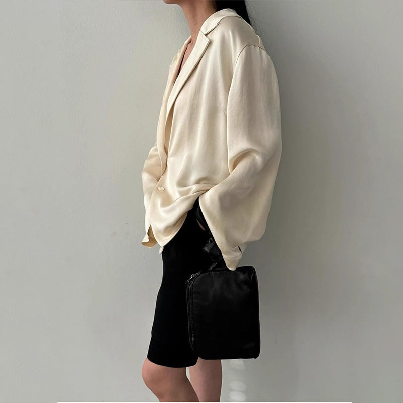 Dame afslappet oversized blazer i høj kvalitets satin med elegant snit og praktiske lommer Stilla