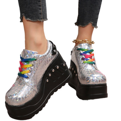 Dame Glitrende Plateau sneakers med farverige snørebånd og funklende stjerneapplikationer Stilla